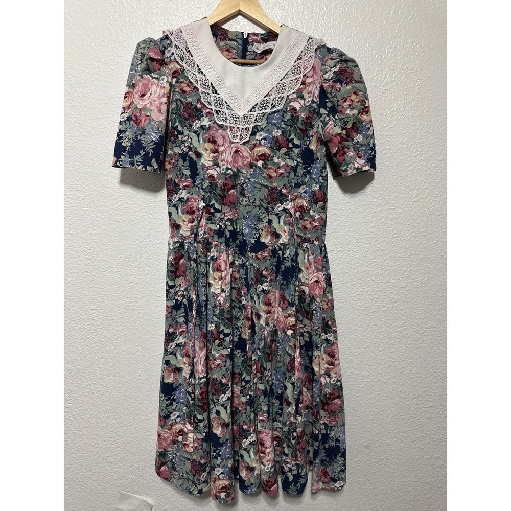 Vintage 80's Brandywine Creek Floral Dress White Lace Collar Sleeve Cottagecore
